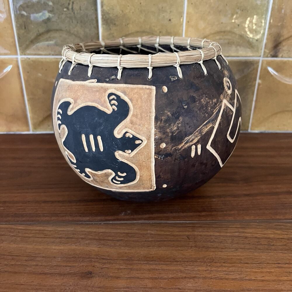 Hand Crafted Native American Petroglyph Gourd Art Container Vessel 5"